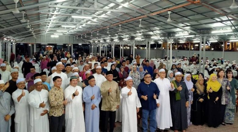 Perak Umum Duit Raya RM1,500 Kepada Penjawat Awam