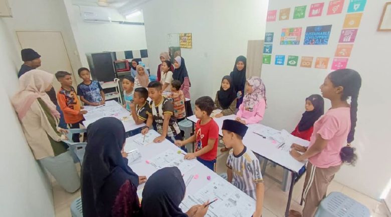 Tuisyen percuma bahasa Inggeris, Dapur Komuniti tingkat sosioekonomi penghuni PPR