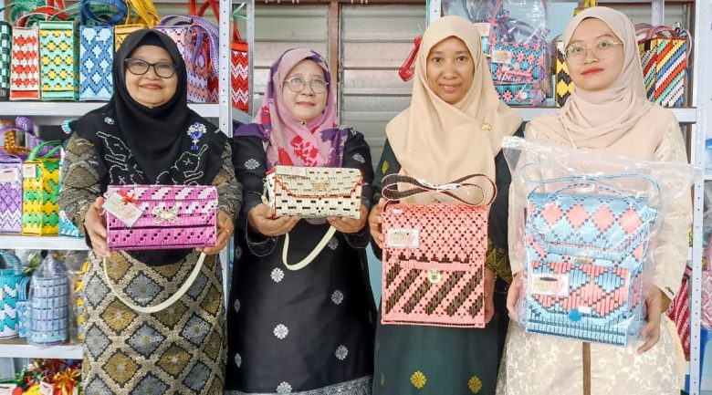 Kraftangan tambah pendapatan