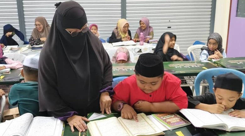 Siti Yosnani tinggal dunia pemasaran korporat demi saham akhirat