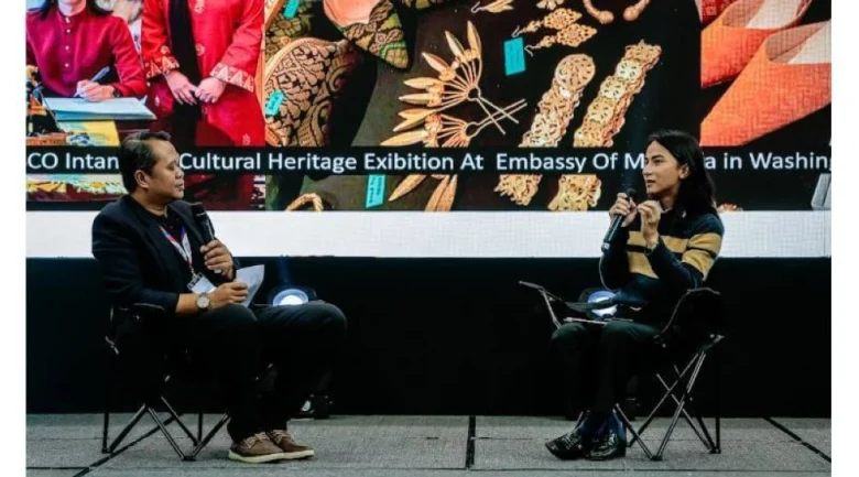 Zachrin Jaafars perkenal busana Perak ke pentas global