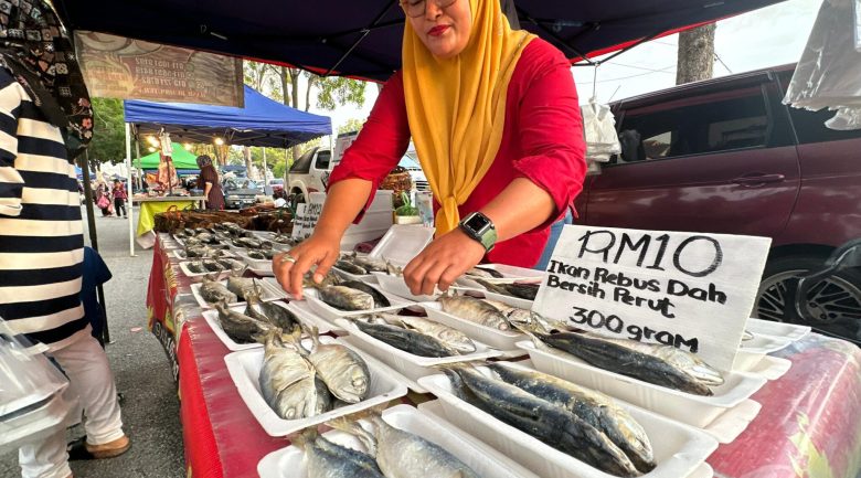 Bantuan mesin pembungkus lonjak perniagaan Nurul Huda