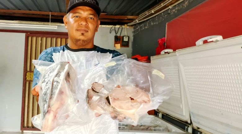 Nelayan kaut hasil lubuk ikan liar di Sungai Perak