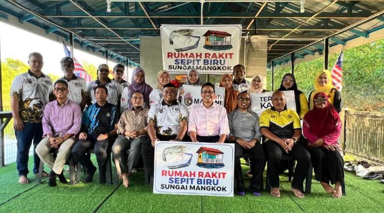 Rumah Rakit Sepit Biru inisiatif peduli kebajikan penduduk Kampung Sungai Mangkok