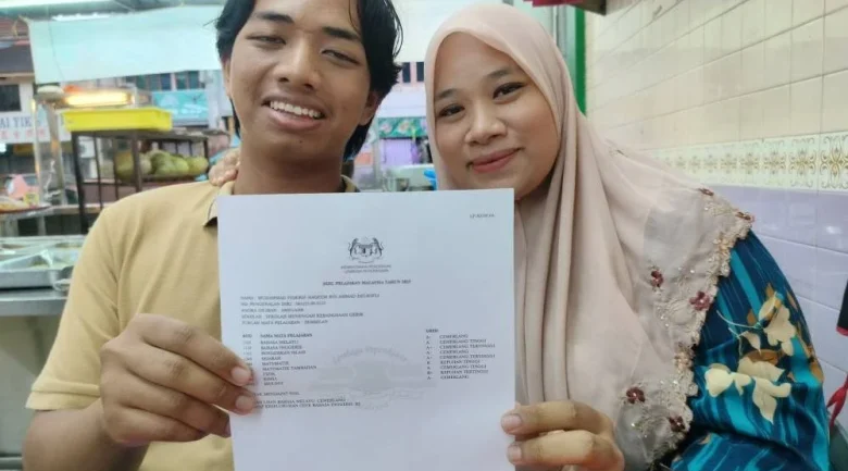 Anak Angkat Cikgu Saarani raih 7A, banggakan keluarga