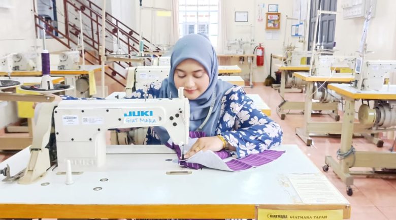 Belajar menjahit secara online melalui Pasak dan STeP