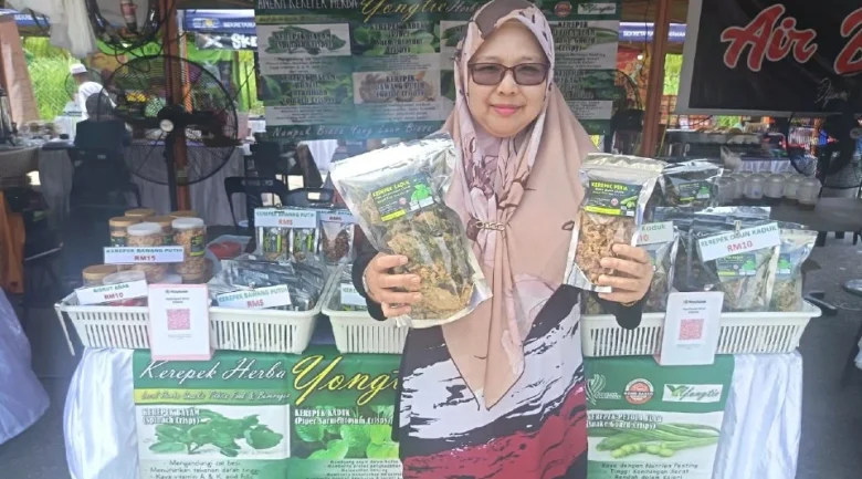 Kerepek daun kaduk ibu tunggal dapat permintaan